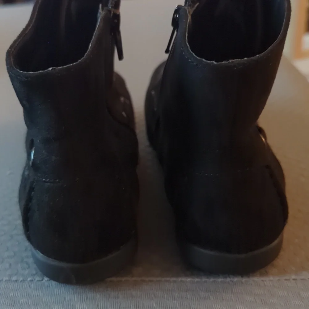 Black High-Top Women's Shoes - Picture 3 of 8